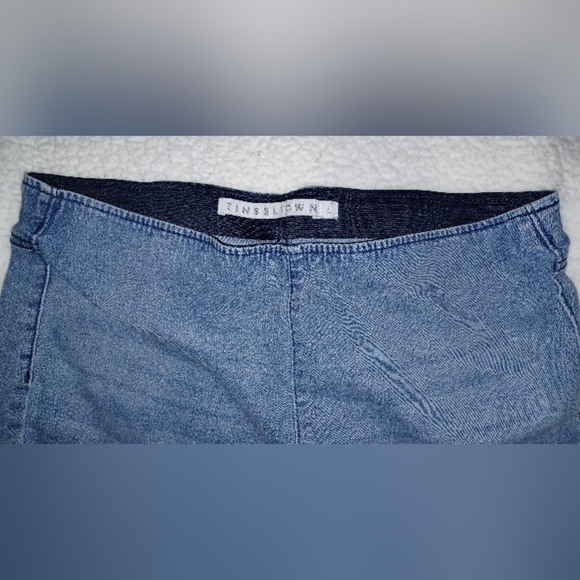 A Tinseltown High-Waist Flair Jeans - Picture 4 of 5